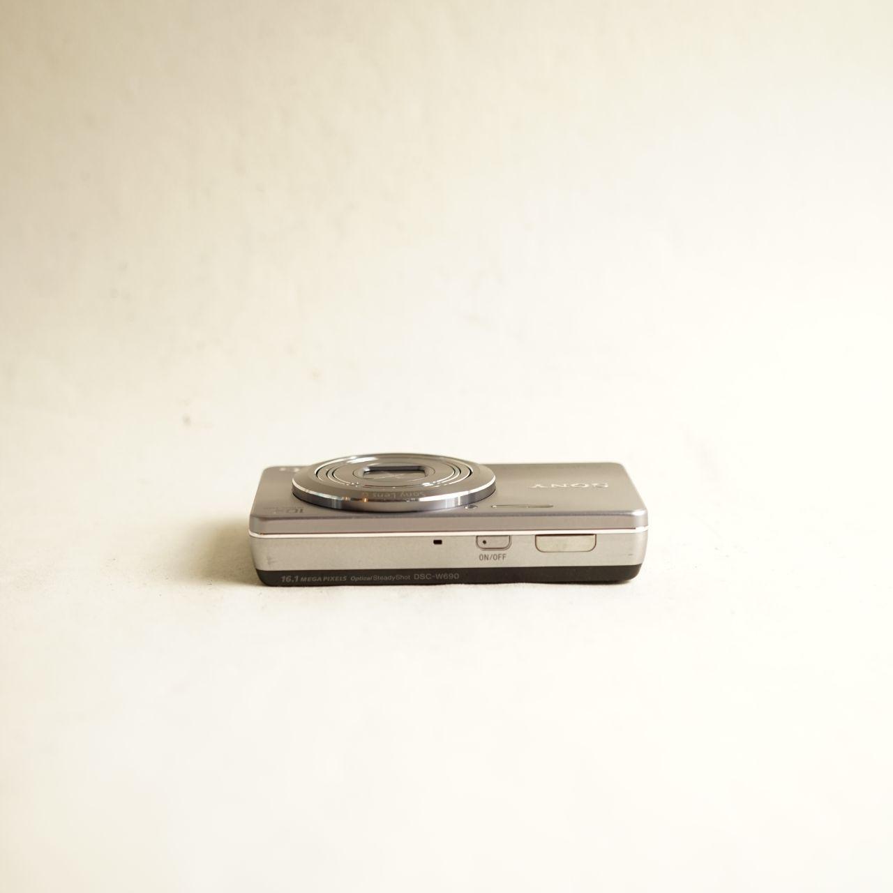 Sony Cyber-shot DSC-W690 Digital Camera | 16.1MP | Tested & Working | Silver